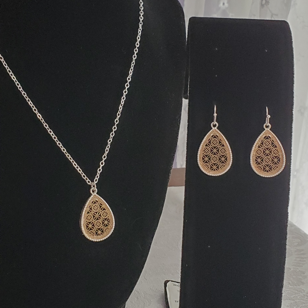 TearDrop Filigree Necklace & Earrings | Silvertone